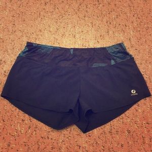 Oiselle Mac Roga shorts in navy